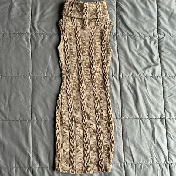 Windsor Dresses & Skirts - Vintage Y2K Cable Knit Tan‎ Turtleneck Mini Dress